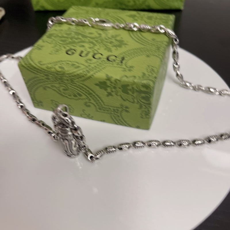 G*u*i necklaces